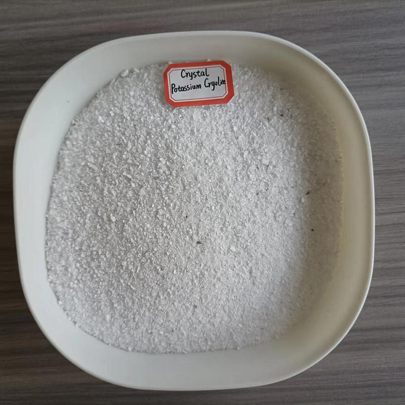 Cryolite de potassium poudre blanche insoluble dans l'eau utilisée comme fondant dans les processus de soudage, de brasage et de fabrication de l'aluminium