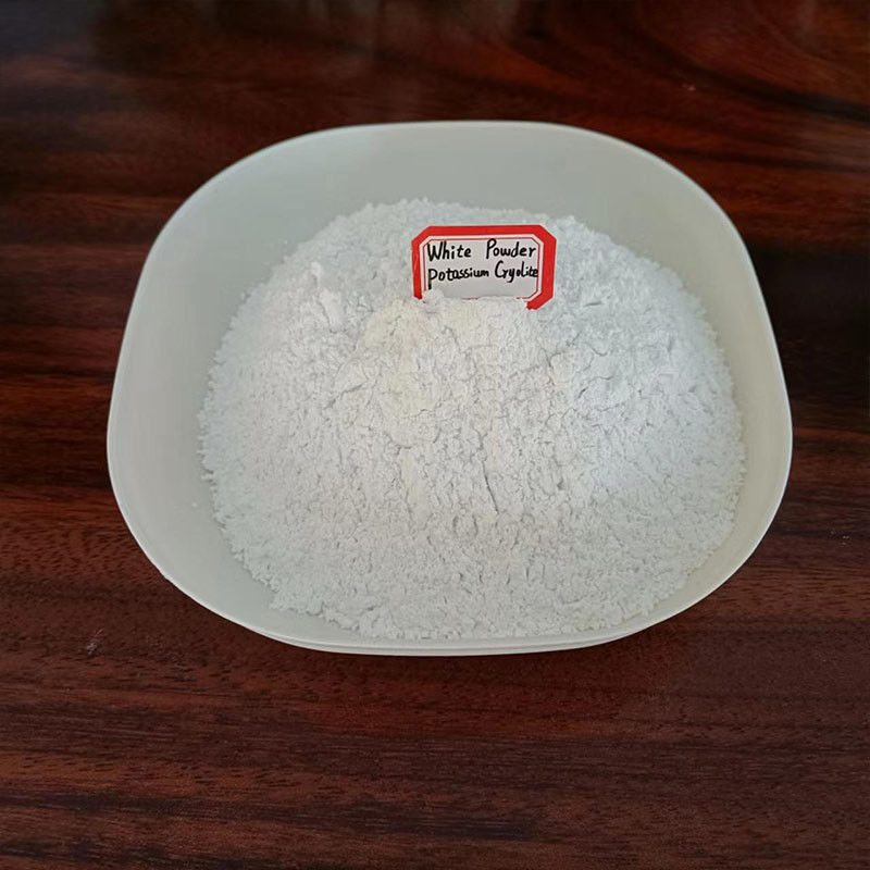 Cryolite de potassium poudre blanche insoluble dans l'eau utilisée comme fondant dans les processus de soudage, de brasage et de fabrication de l'aluminium