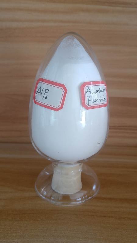 Production de fusion de fluorure d'aluminium, réduction du point de fusion et amélioration de la conductivité des électrolytes