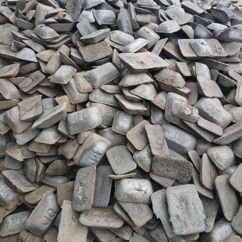 Le phosphore sert de fer comme pain dans les fonderies pour couler des composants comme des tuyaux, des blocs de moteur.