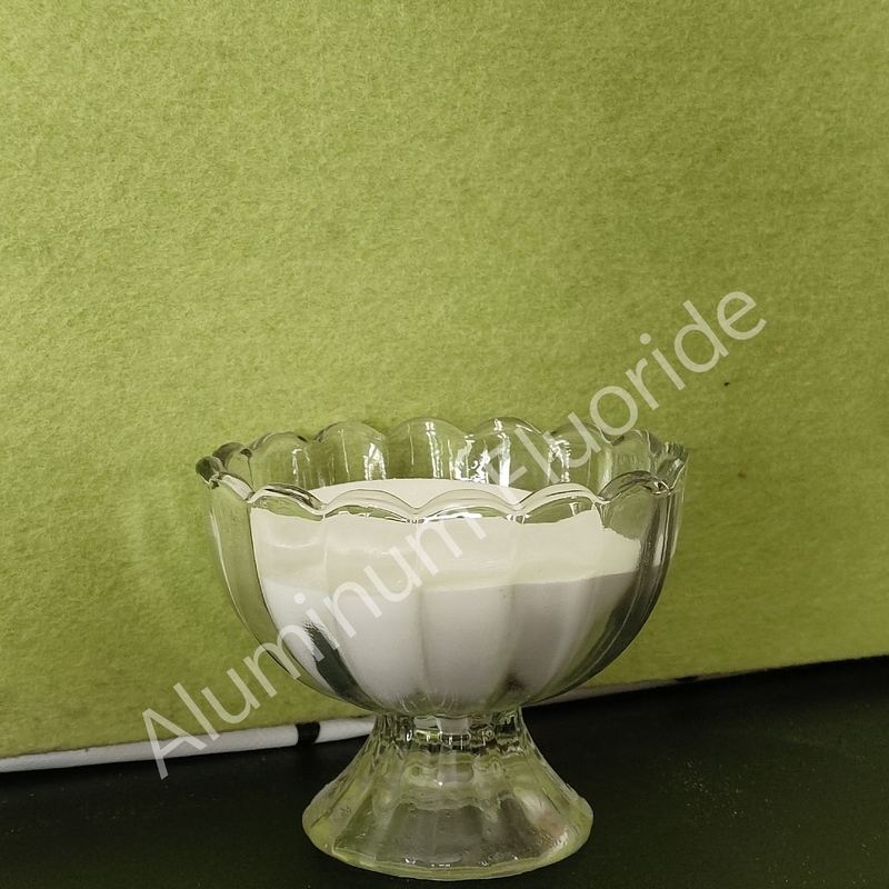 Produits chimiques Fluorure d'aluminium blanc sableux Alf3 pour matériau absorbant les chocs