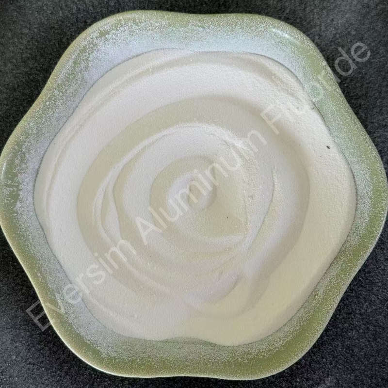Fluorure d'aluminium brut AlF3 réduit le point de fusion des électrolytes