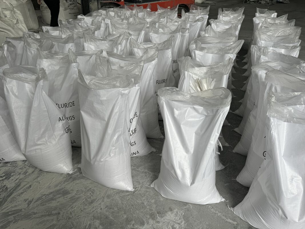 Fluorure d'aluminium de qualité industrielle pour les procédés électrolytiques de fusion de l'aluminium et les formulations chimiques spéciales